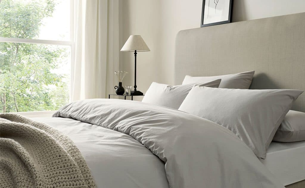 Polyester or Cotton Bed Sheets Which Is the Right Choice for You 1 Polyester or Cotton Bed Sheets Which Is the Right Choice for You
