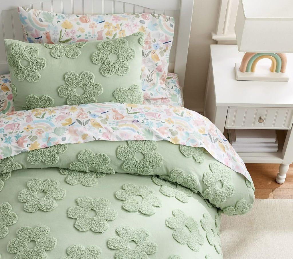 Are polyester and polyester microfiber the same thing in bedding? 4 Are polyester and polyester microfiber the same thing in bedding?