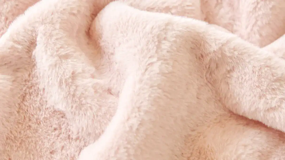Polyester Peach Skin Features and Uses