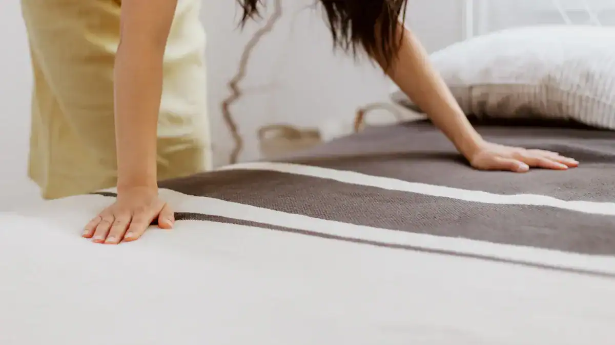 What Is Bed Sheet Roll Fabric and How Is It Used 3 Uses of Bed Sheet Roll Fabric