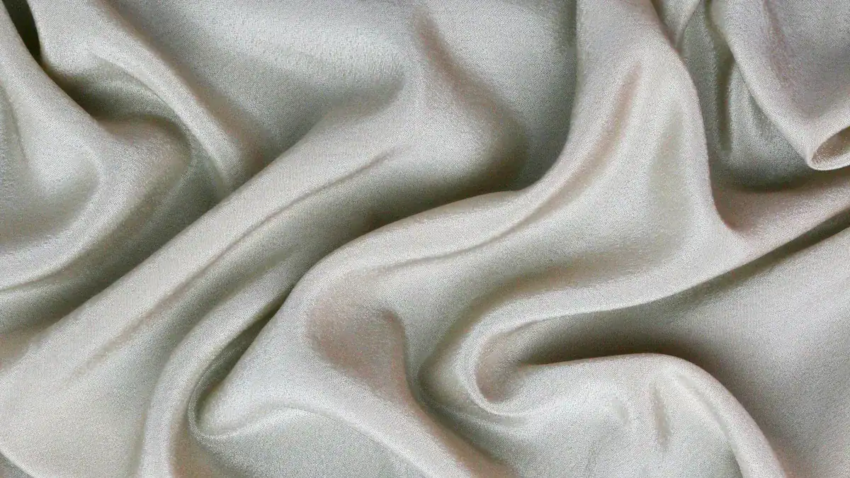 What is Taffeta Bedding Fabric and What Makes It Unique 3 Taffeta Bedding vs. Other Fabrics