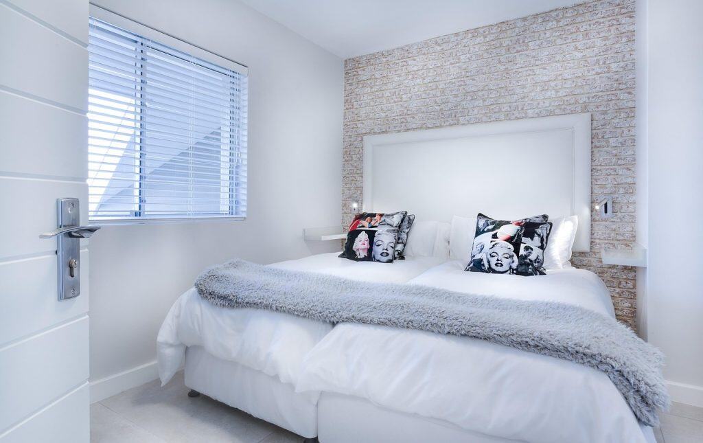 Polyester or Cotton Bedding Which Offers Better Sleep Comfort