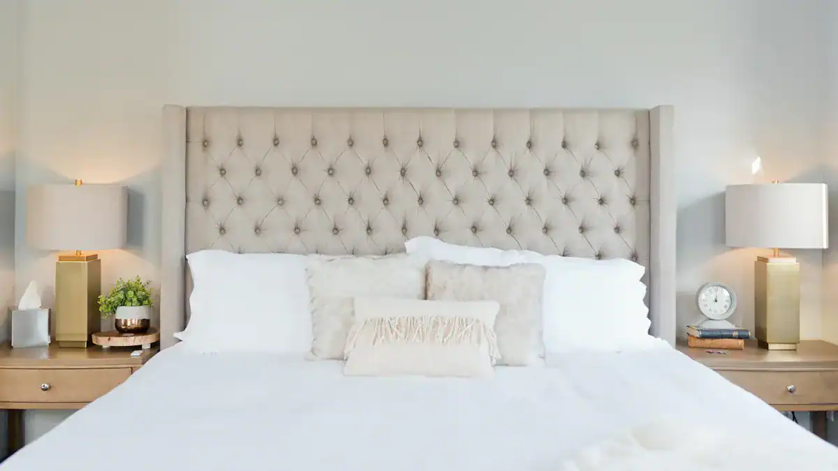 How to Choose the Best White Bedding Set for Your Bedroom 1 How to Choose the Best White Bedding Set for Your Bedroom