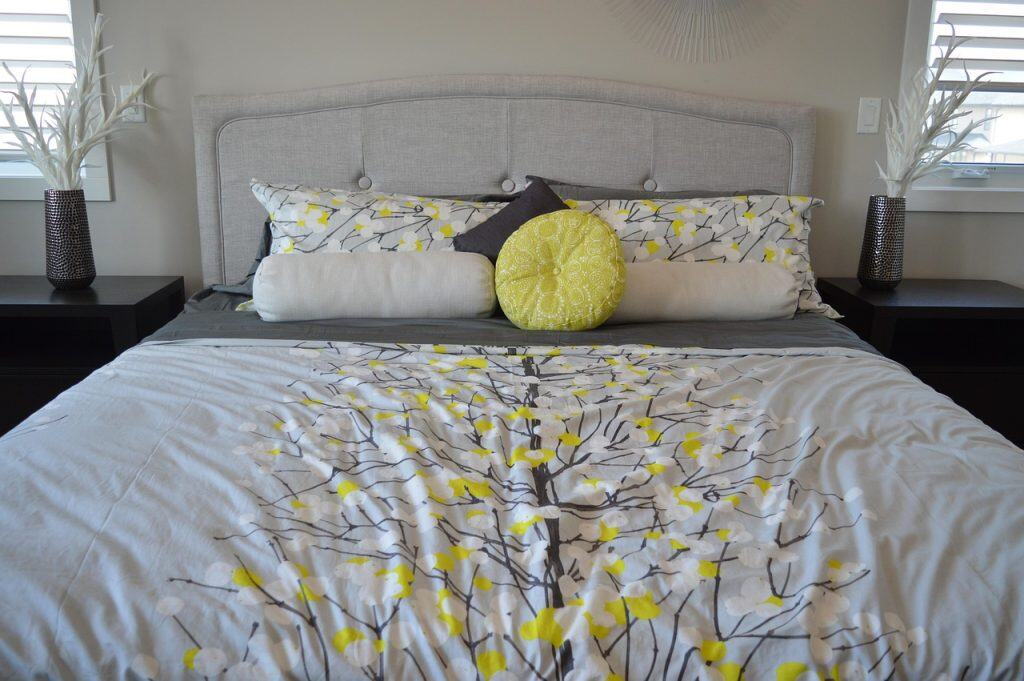 What is Polyester Woven Fabric and How is it Made