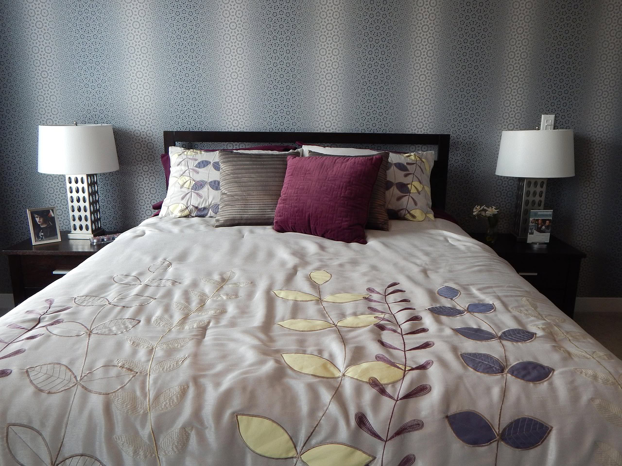 What Are the Best Fabric Materials for Solid Color Bedding 1 What Are the Best Fabric Materials for Solid Color Bedding