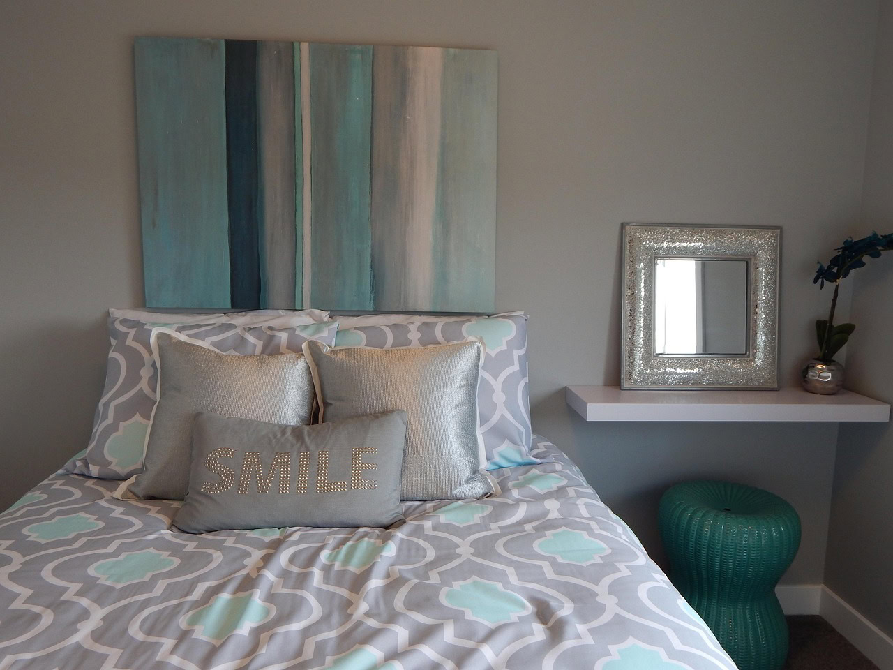 What Is Polyester Embossed Fabric and Why Is It Ideal for Bedding 1 What Is Polyester Embossed Fabric and Why Is It Ideal for Bedding