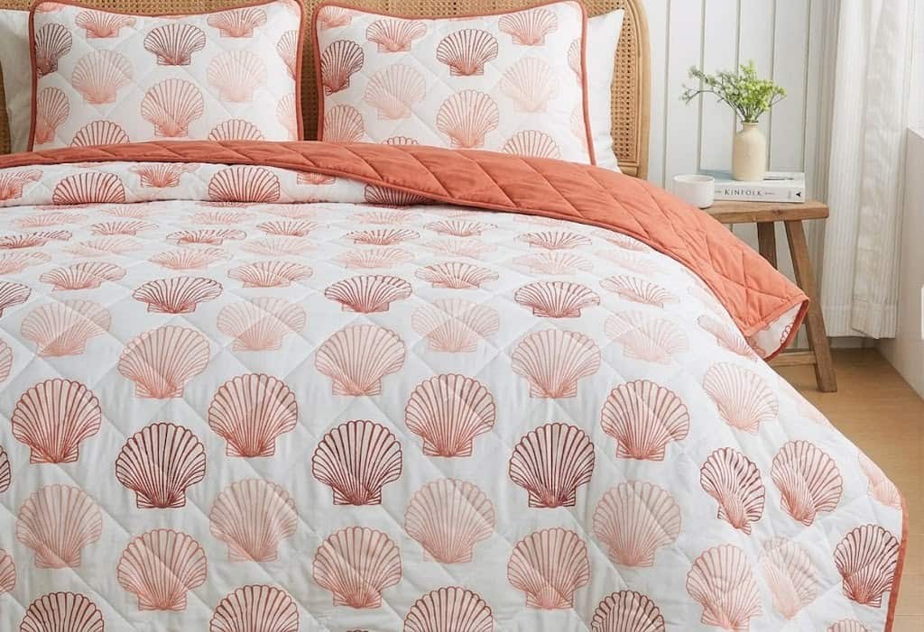 Ultrasonic & Quilted microfiber Fabric 4 Ultrasonic bedding fabric with diamond pattern