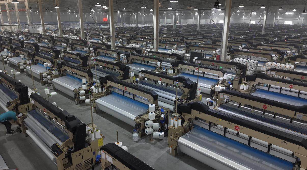 Manufacturing 10 Water-jet looms on the fabric weaving line